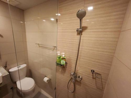 BGC Uptown Parksuites King Bed with Balcony Sunset and City View