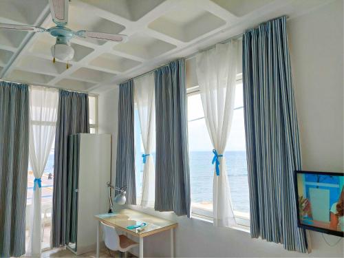 Seafront Studios & Apartments