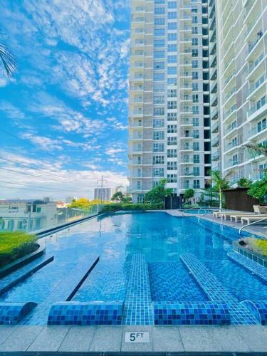 9 Roomy Urban Escape