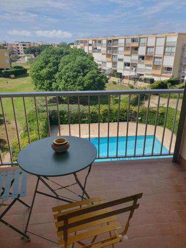 LES TERRASSES DE LA BARONNIE Appartement climatisé avec 1 chambre et piscine ouverte de fin Mai à mi Septembre