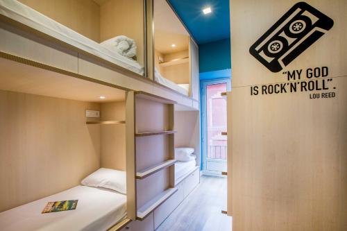 Mola! Hostel