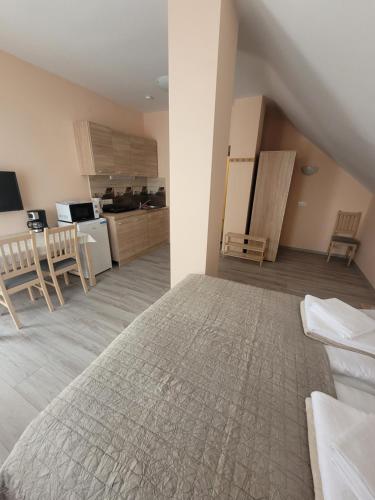 AZTA central Apartments