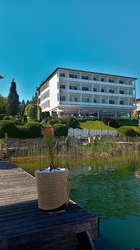 Tennis & Yacht Hotel