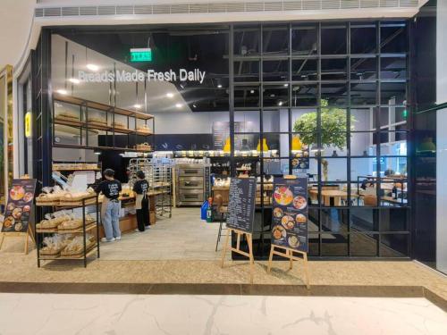 1BR Condotel with Balcony at FAME Residences #FM25