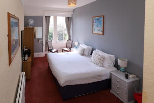 Manor Hotel