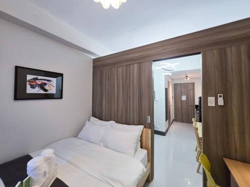 1BR Condotel with Balcony at FAME Residences #FM31
