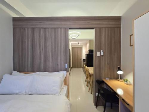 1BR Condotel with Balcony at FAME Residences #FM33