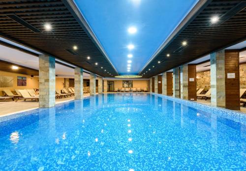 Grand Royale Apartment Complex & Spa