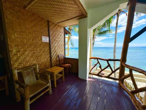White Knight Seaview Room