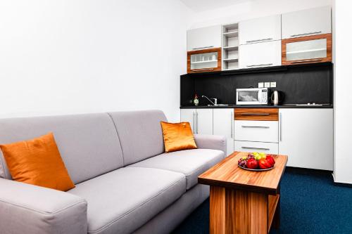 Apartment Building Família