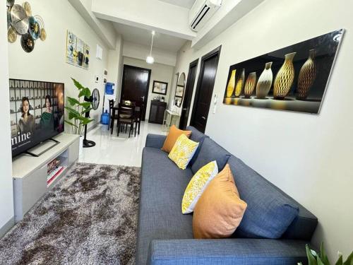 Executive Gem beside Malls and Bars at Uptown BGC