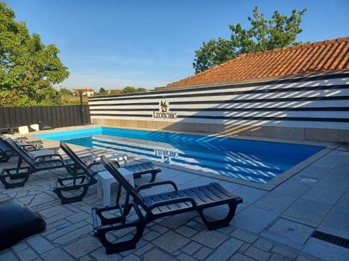 Leonchic Guest House