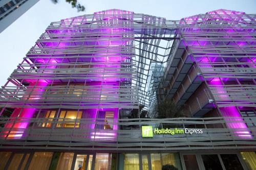 Holiday Inn Express Paris - Canal de la Vilette