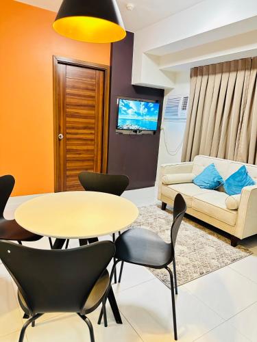 KR's Cozy 2-Bedroom Unit at Horizons 101