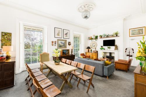 Judges Lodgings Hotel Apartments Gloucester Docks with Secure Parking