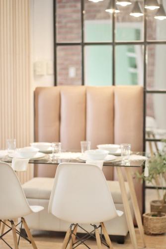 Rocca 1 Bedroom Boutique Suite w Balcony Mesaverte Residences