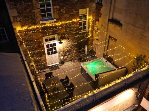 Dream Stays Bath - Trim Street Townhouse with Hot tub