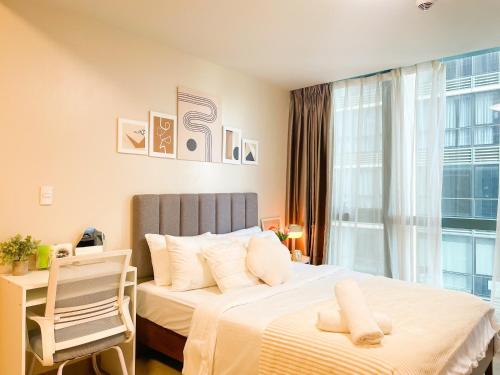 Luxury BGC Condo, Steps to Uptown Mall #oursw31i