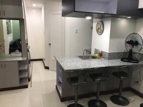Loft Style Condo Unit in Makati with Netflix WIFI