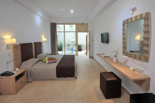 Nelia Gardens Hotel
