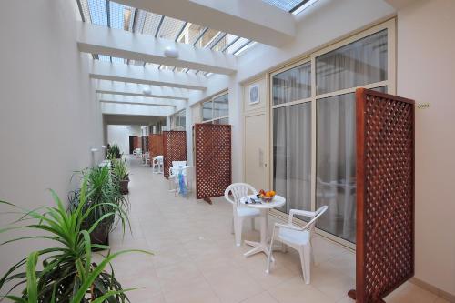 Nelia Gardens Hotel