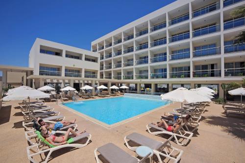 Nelia Gardens Hotel