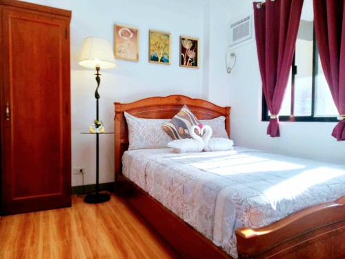 Secluded Apartment with Full Kitchen & Balcony Garden View