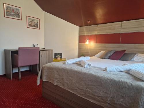 Green Wood Residence