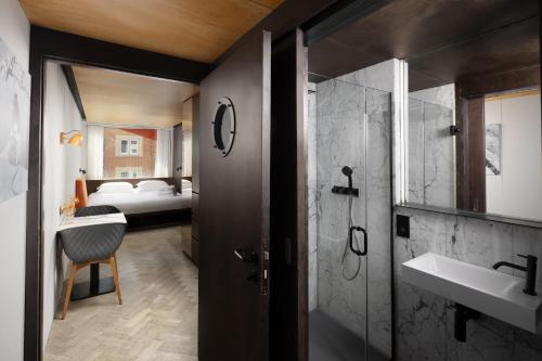 Stow-Away: South Bank