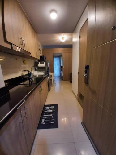 Cozy Shore Residence with balcony near Mall of Asia & airport