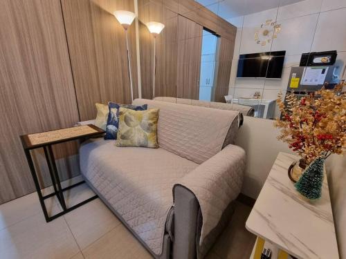 Cozy Shore Residence with balcony near Mall of Asia & airport