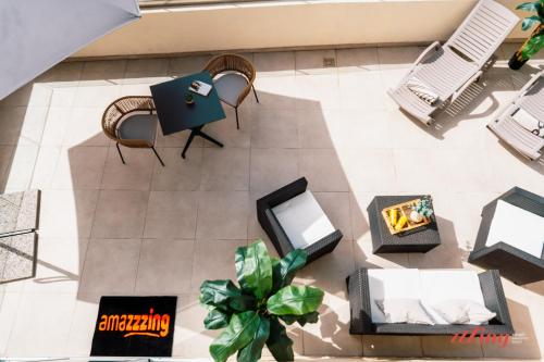 Mosta Stays by Zzzing