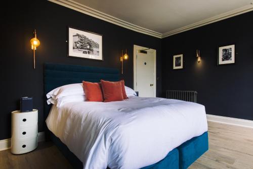 The Porterhouse Grill & Rooms