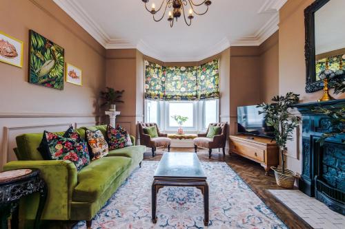 Russell Court by Orenda-Luxe