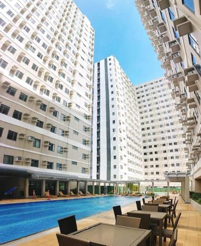 1014 - Cavite Minimalist Condo with Resort-like Amenities & Hi Speed Wifi