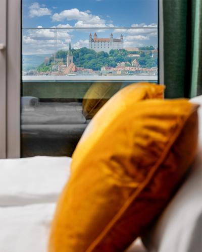 SKY PARK 1 - Luxurious #INSTAworthy Apartment in Downtown City Center with Included Parking, Best Address in Town