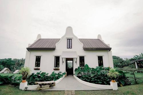 Nami Carolina, Your Weekend Home near Tagaytay