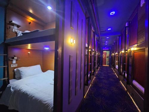 Attic Capsule Hotel