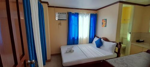 CORALYN'S PLACE small room