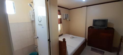 CORALYN'S PLACE small room