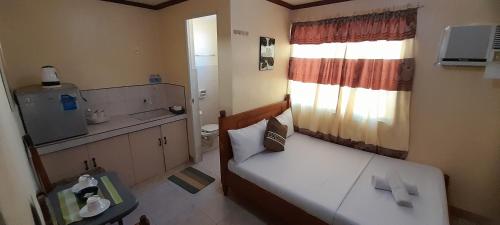 CORALYN'S PLACE small room