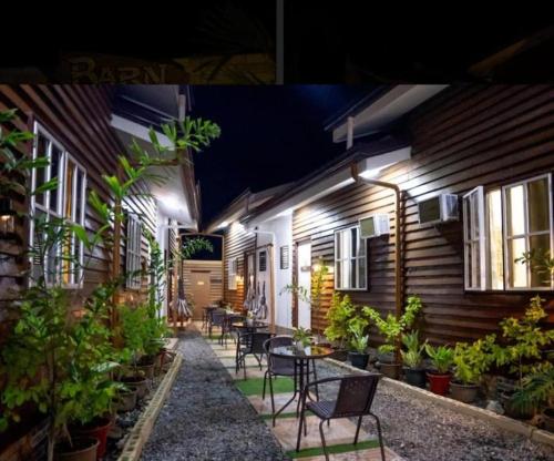 D’ Backpackers Barn