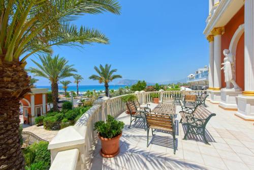 Antique Roman Palace Museum Hotel