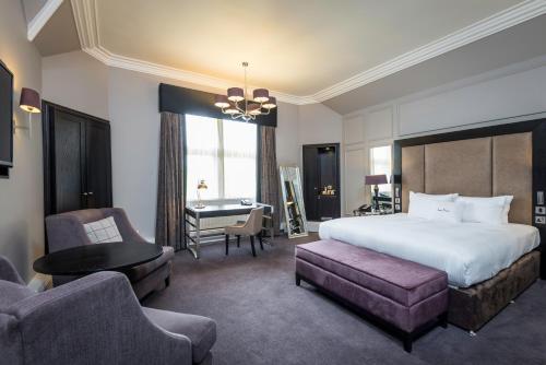 The Landmark Hotel & Leisure Club