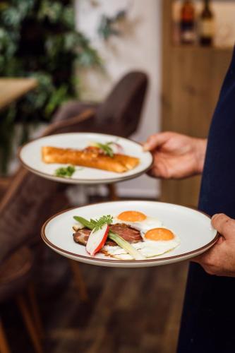 Kistucsok Etterem Food & Room