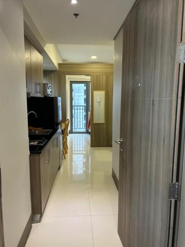 Cairong Inn Condominium TV with Netflix FAME RESIDENCES