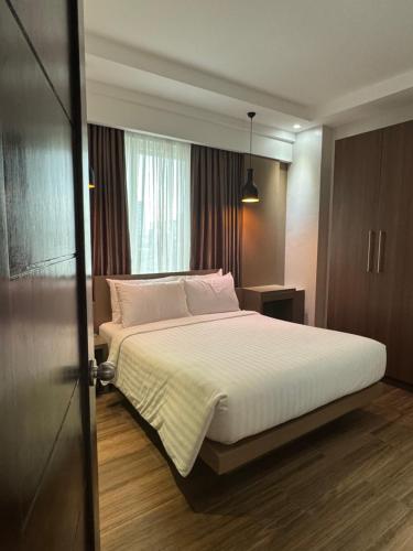 Monarch Suites at Padgett Cebu w/ pool near Ayala