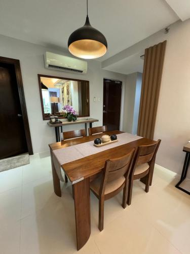 Monarch Suites at Padgett Cebu w/ pool near Ayala