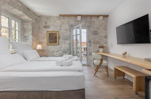 Casa Columba - 4 Star Design Boutique Hotel with Outdoor Pool & Private Garden