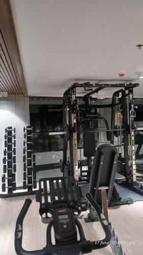 Modern 1Bedroom Condo, with heated Roofdeck pool by Mist and Pine